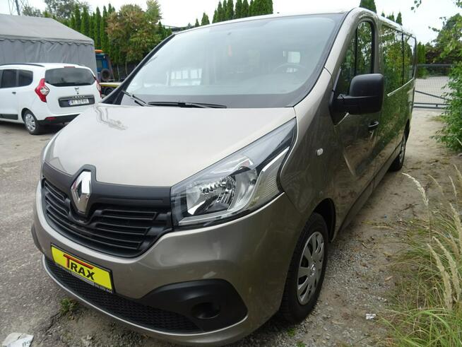 Renault Trafic Samochód 9-cio osobowy z ekonomicznym silnikiem diesel, doskonały stan