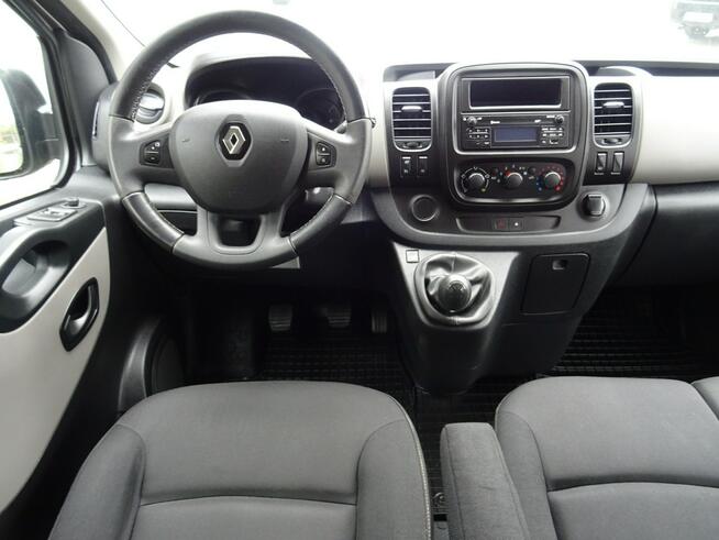 Renault Trafic Samochód 9-cio osobowy z ekonomicznym silnikiem diesel, doskonały stan