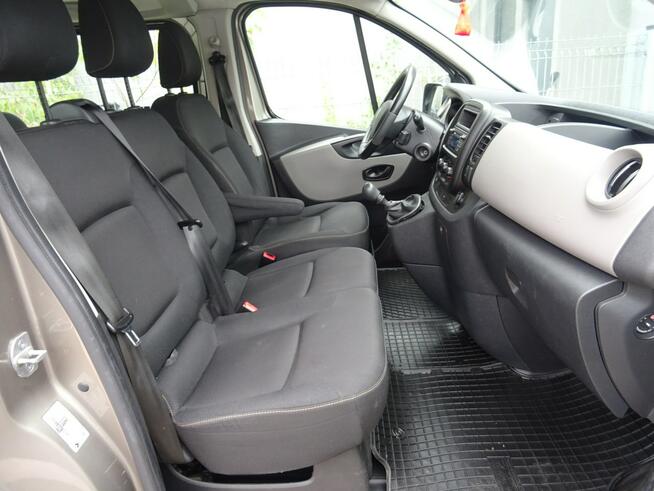 Renault Trafic Samochód 9-cio osobowy z ekonomicznym silnikiem diesel, doskonały stan