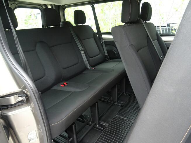 Renault Trafic Samochód 9-cio osobowy z ekonomicznym silnikiem diesel, doskonały stan