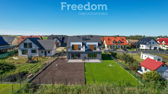 Nowoczesny dom w zabudowie bliźniaczej – Pszczółki