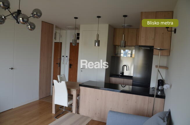 Z komórką i garażem