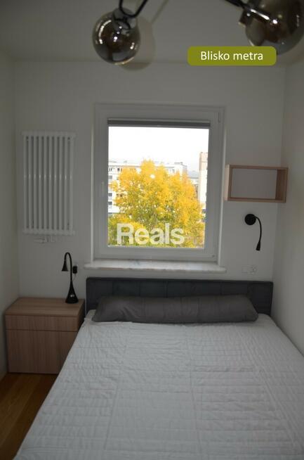 Z komórką i garażem