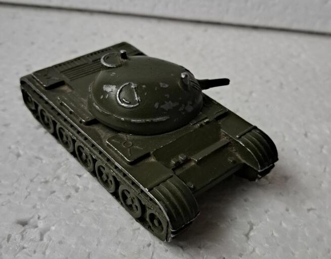 czołg , stara zabawka