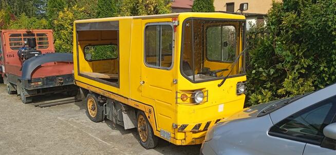 Wózek platformowy WNA 1302 z prostownikiem do ładowania