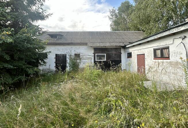 Dom z budynkami gospodarczymi i ziemią 2000 m2