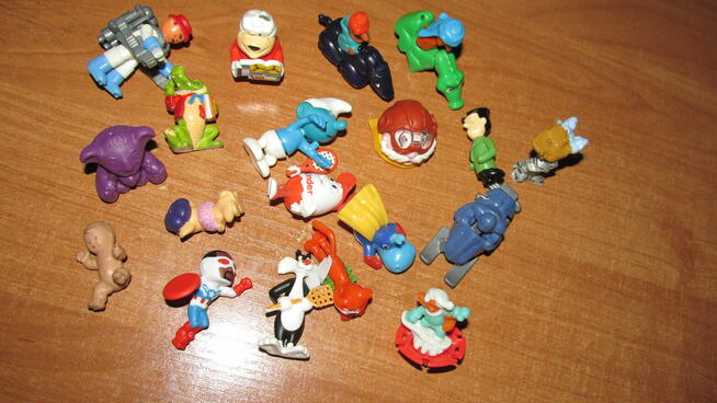 Kinder zabawka ( niespodzianka)