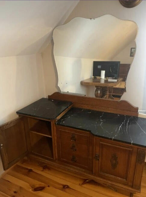 Komplet mebli do sypialni.