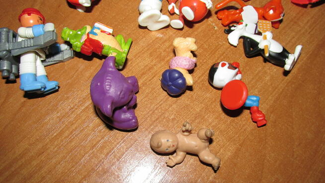 Kinder zabawka ( niespodzianka)