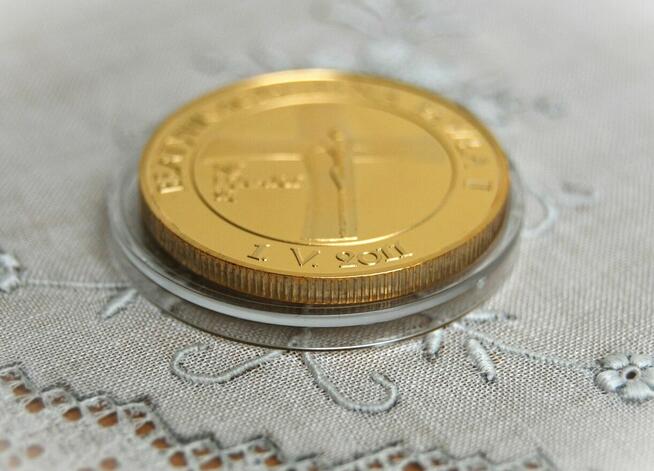 Jan Paweł II Santo Subito 2011 pozłacana moneta Skarbiec