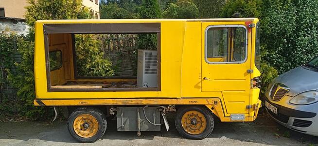 Wózek platformowy WNA 1302 z prostownikiem do ładowania