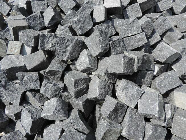 Kamień czerwony Kostka granitowa czerwona Vanga Szary granit