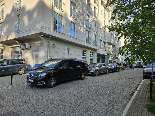 Wynajem komfortowych busów z kierowcą w Gdyni i Gdańsku.