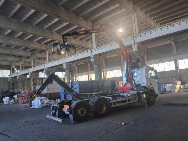 Transport kontenerów , usługi HDS - chwytak do odpadów , zło