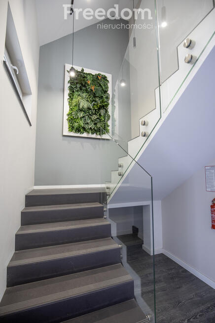 Budynek biurowo-usługowo- handlowy z garażem