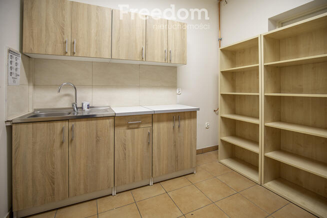 Budynek biurowo-usługowo- handlowy z garażem