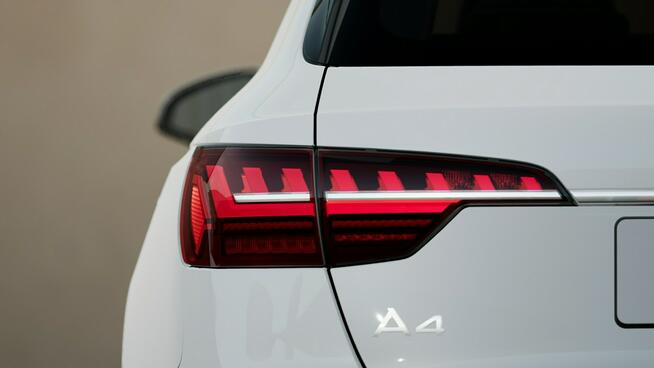 Audi A4 LED_Kamera_Virtual_3-stref.Klima_El.FotelSport._CarPlay_Tempomat_FV23%