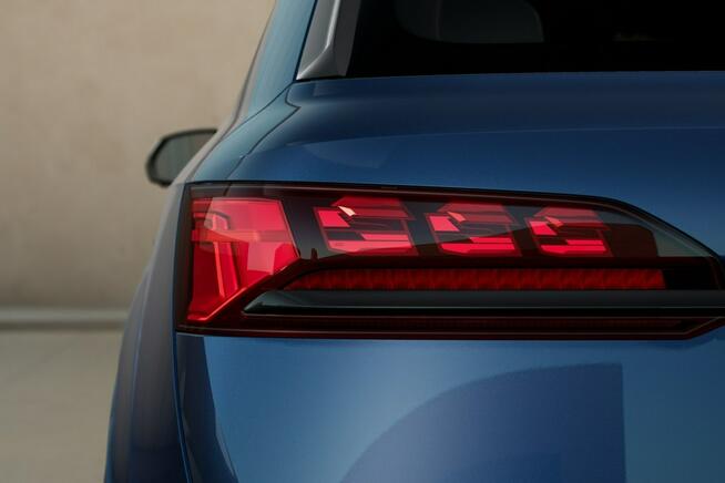 Audi Q7 394KM_Masaże_Wentylacja_SkrętnaOś_B&O_HeadUp_Dociągi_Hak_S line_Asyst.