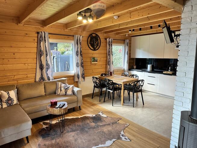 Całoroczny domek z widokiem na jezioro i góry