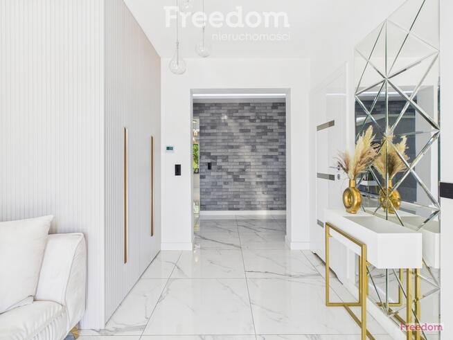 Parterowy dom z przeszklonym ogrodem w Kątach