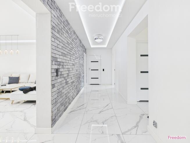 Parterowy dom z przeszklonym ogrodem w Kątach