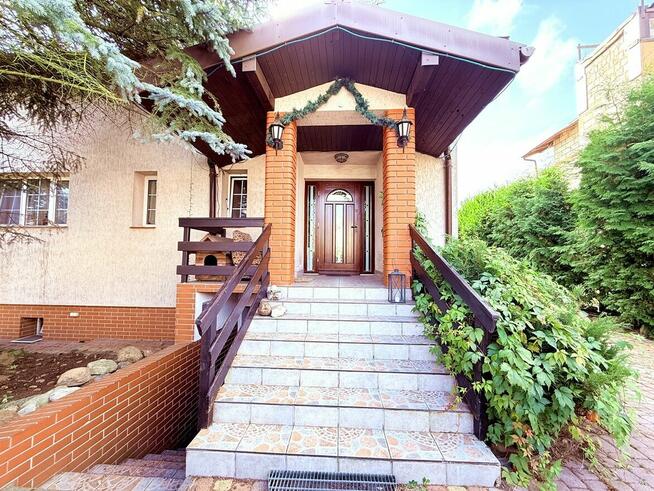 DOM Z GARAŻEM W DOSKONAŁEJ LOKALIZACJI!