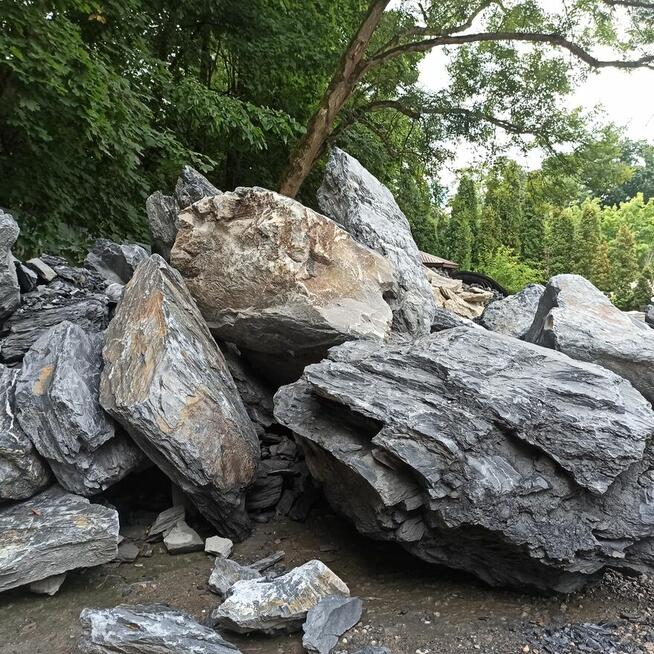 Kamień zielony duży Głaz zielony do ogrodu skała bryła