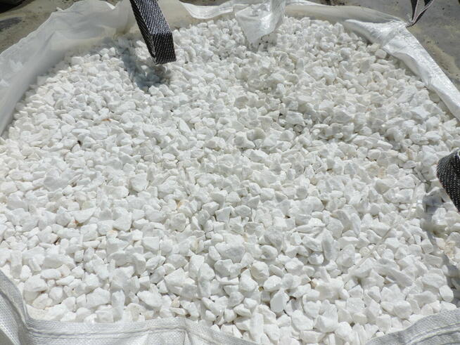 Grys Biały Thasos śnieżnobiały kamień z błyszczącymi Thassos