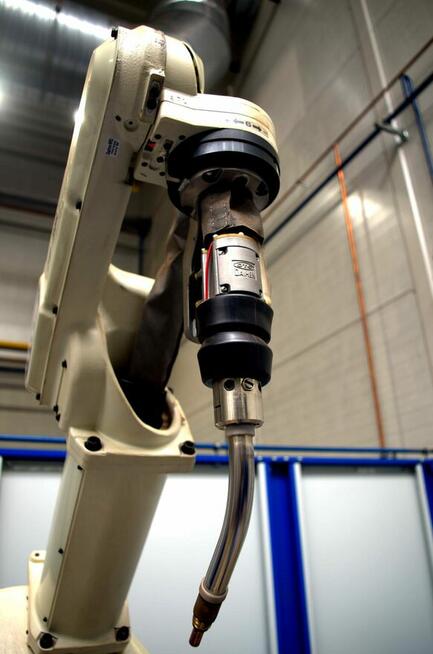 Na sprzedaż: 2 zrobotyzowane stanowiska spawalnicze OTC DAIH