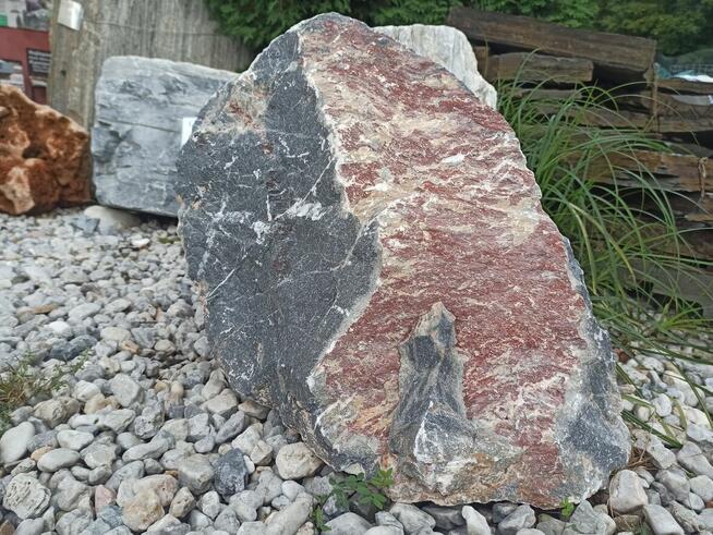 Kamień zielony duży Głaz zielony do ogrodu skała bryła