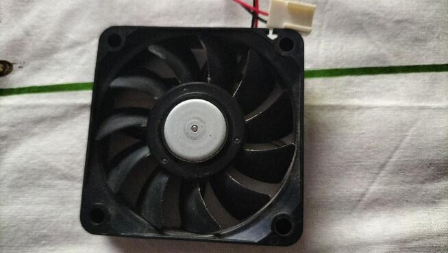 Wentylator chłodzenia procesora i płyty głównej tunera SAT