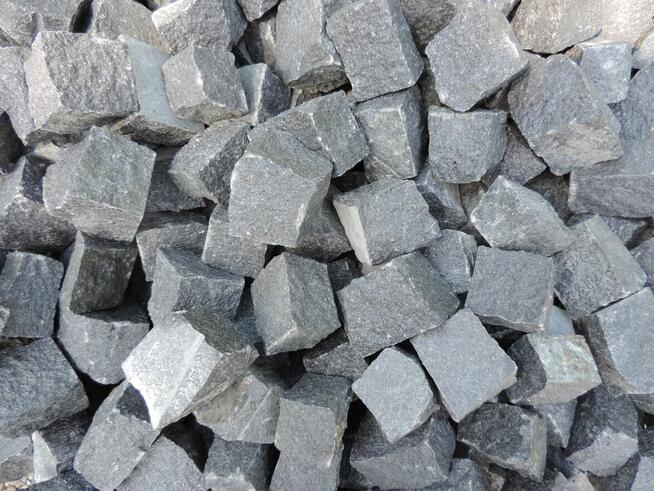 Kamień czerwony Kostka granitowa czerwona Vanga Szary granit