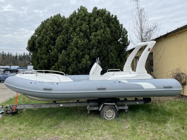 Wymiana pompowanych burt balonów tub pływaków w łodziach rib