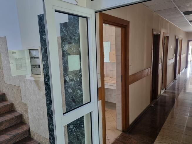 Sprzedam biurowiec bezpośrednio w stanie deweloperskim.