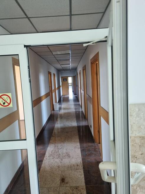 Sprzedam biurowiec bezpośrednio w stanie deweloperskim.