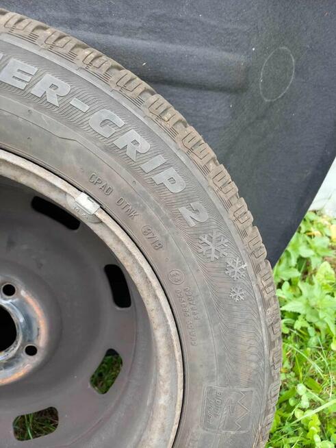 Opony zimowe na felgach stalowych