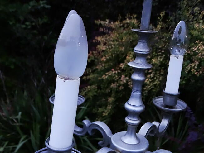 Metalowy wiszący żyrandol świecznikowy z 4 ramionami w stylu