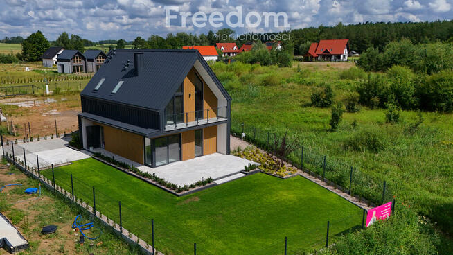 Nowoczesny dom z widokiem na jezioro na S W J M