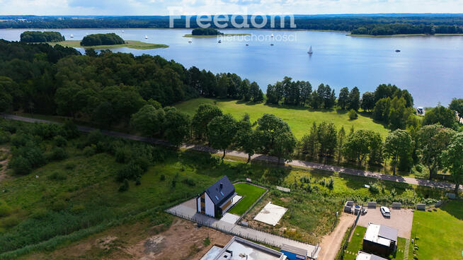 Nowoczesny dom z widokiem na jezioro na S W J M