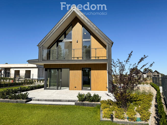 Nowoczesny dom z widokiem na jezioro na S W J M