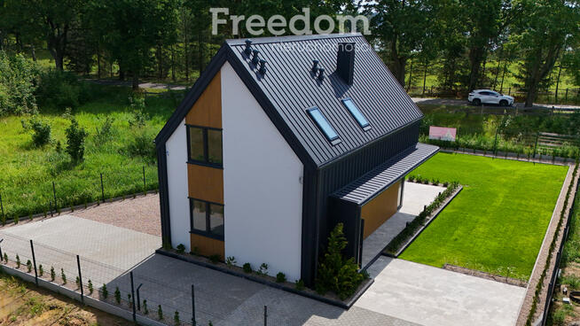 Nowoczesny dom z widokiem na jezioro na S W J M