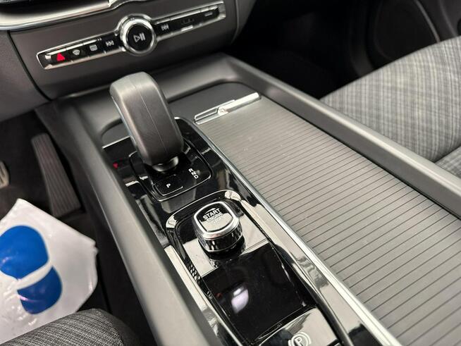 Volvo XC 60 2,0 B4 (197+14 KM) AWD(197 KM) Core Salon PL Faktura VAT