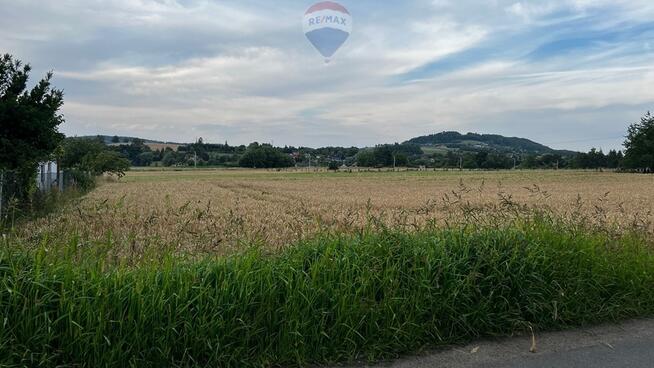 Czego brakuje tej działce ?