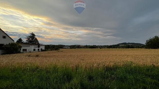 Czego brakuje tej działce ?