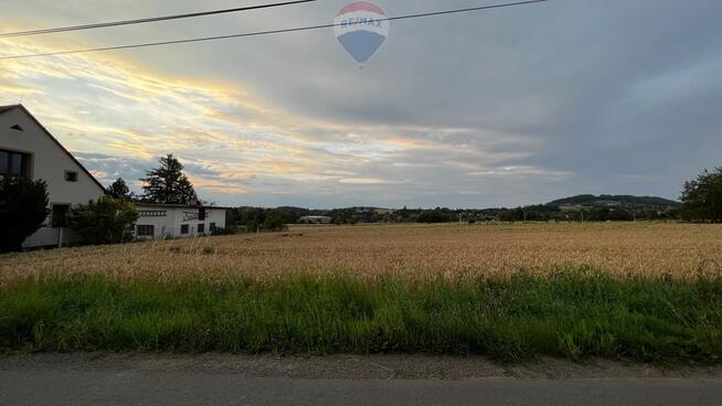 Czego brakuje tej działce ?