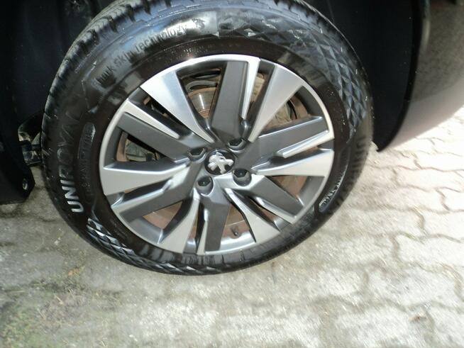 sprzedam ładnego PEUGEOTA 2008 1.2 B malutki przebieg