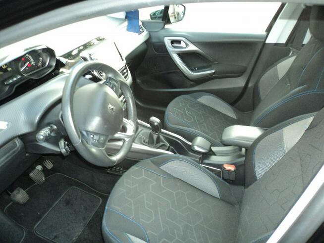 sprzedam ładnego PEUGEOTA 2008 1.2 B malutki przebieg