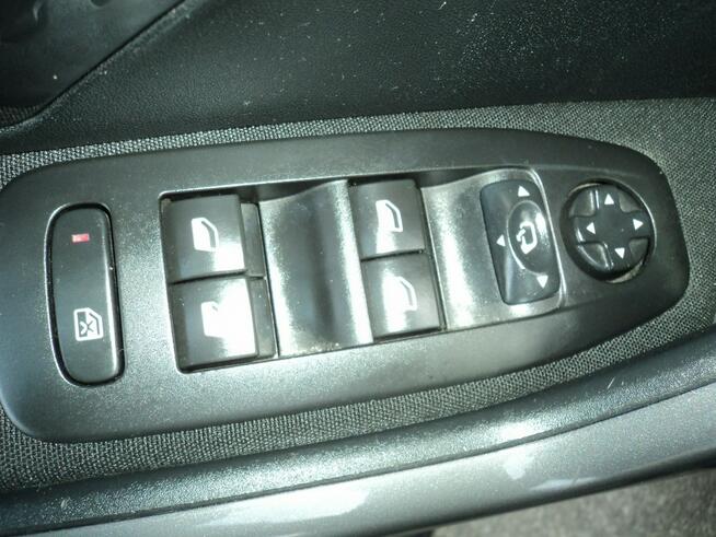 sprzedam ładnego PEUGEOTA 2008 1.2 B malutki przebieg