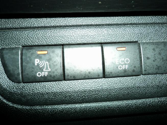 sprzedam ładnego PEUGEOTA 2008 1.2 B malutki przebieg