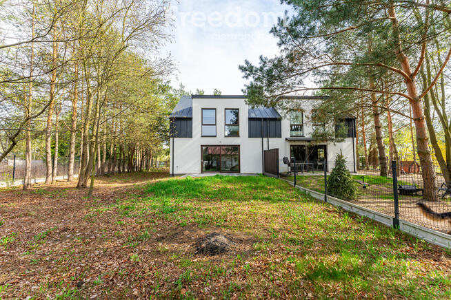 Nowoczesny budynek jednorodzinny dwulokalowy